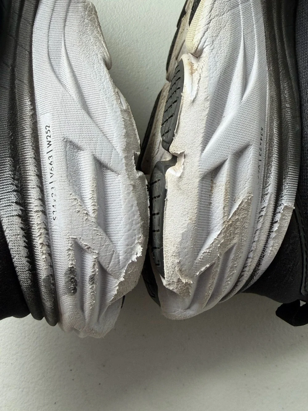 Hoka One One Bondi 8 Womens 10.5D Wide Black White Shoes 1127954 BWHT